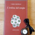 “L’ordine del tempo” è sovvertibile? Carlo Rovelli ci guida ancora nei meandri della fisica quantistica.